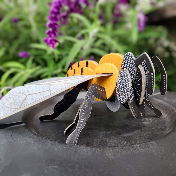 HONEY BEE MODEL Flapping Wing Eco Friendly Cardboard Honeybee Bee Figure - Picture 2 of 11